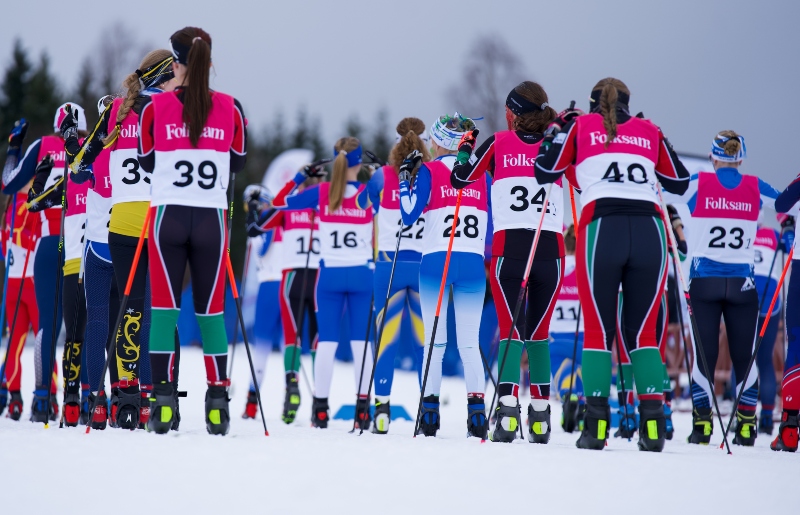 Längdskidåkande ungdomar på Folksam Cup 2026