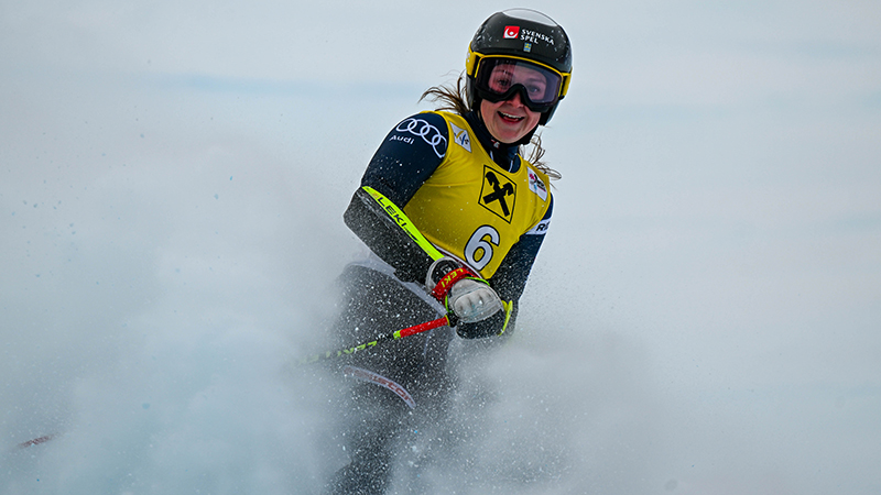 Hanna Aronsson Elfman säkrar guld i storslalom på Junior-VM i St. Anton 2023.
